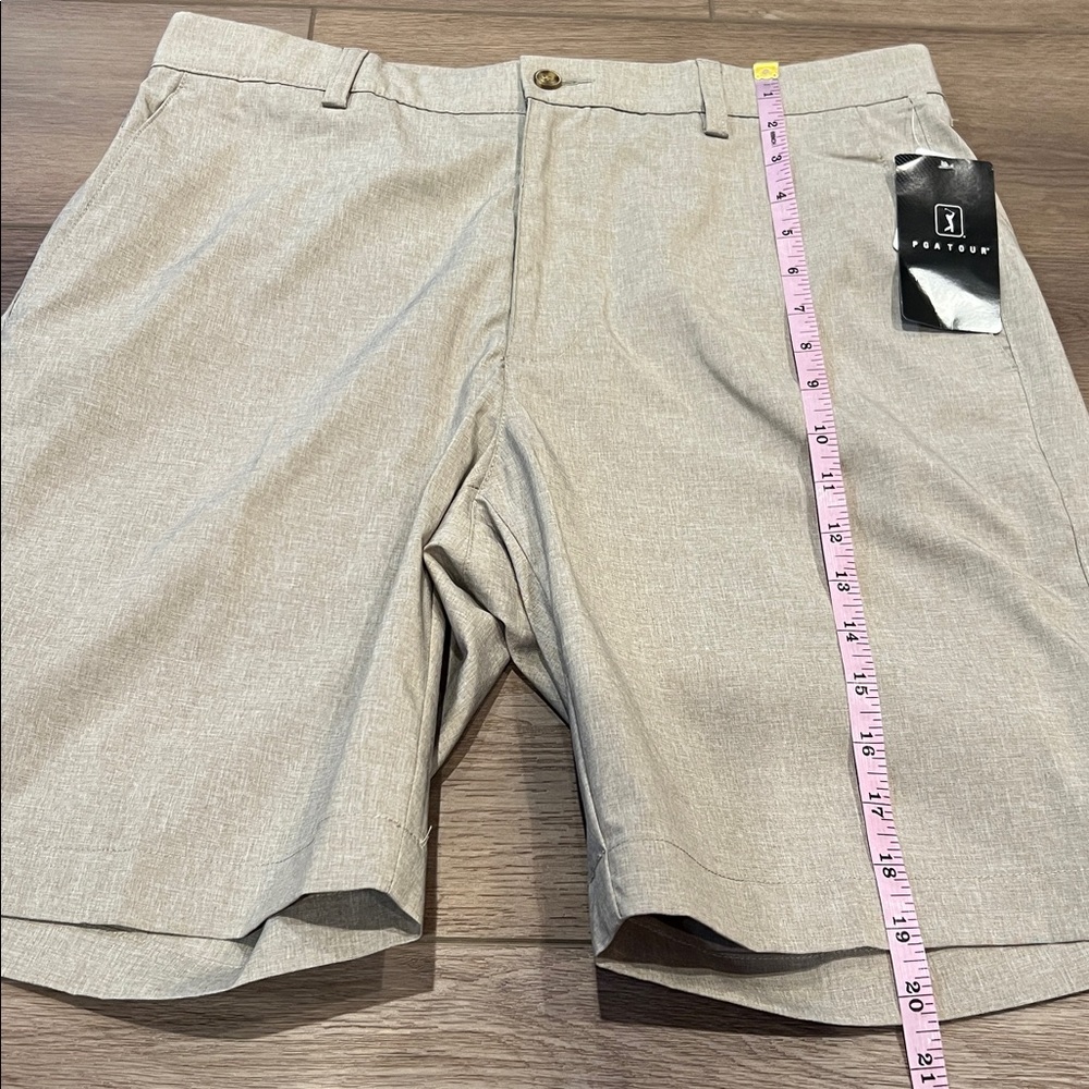 NWT PGA Tour Men’s Khaki Shorts Waist Size 34 Golf Athletic Lightweight - Picture 3 of 12
